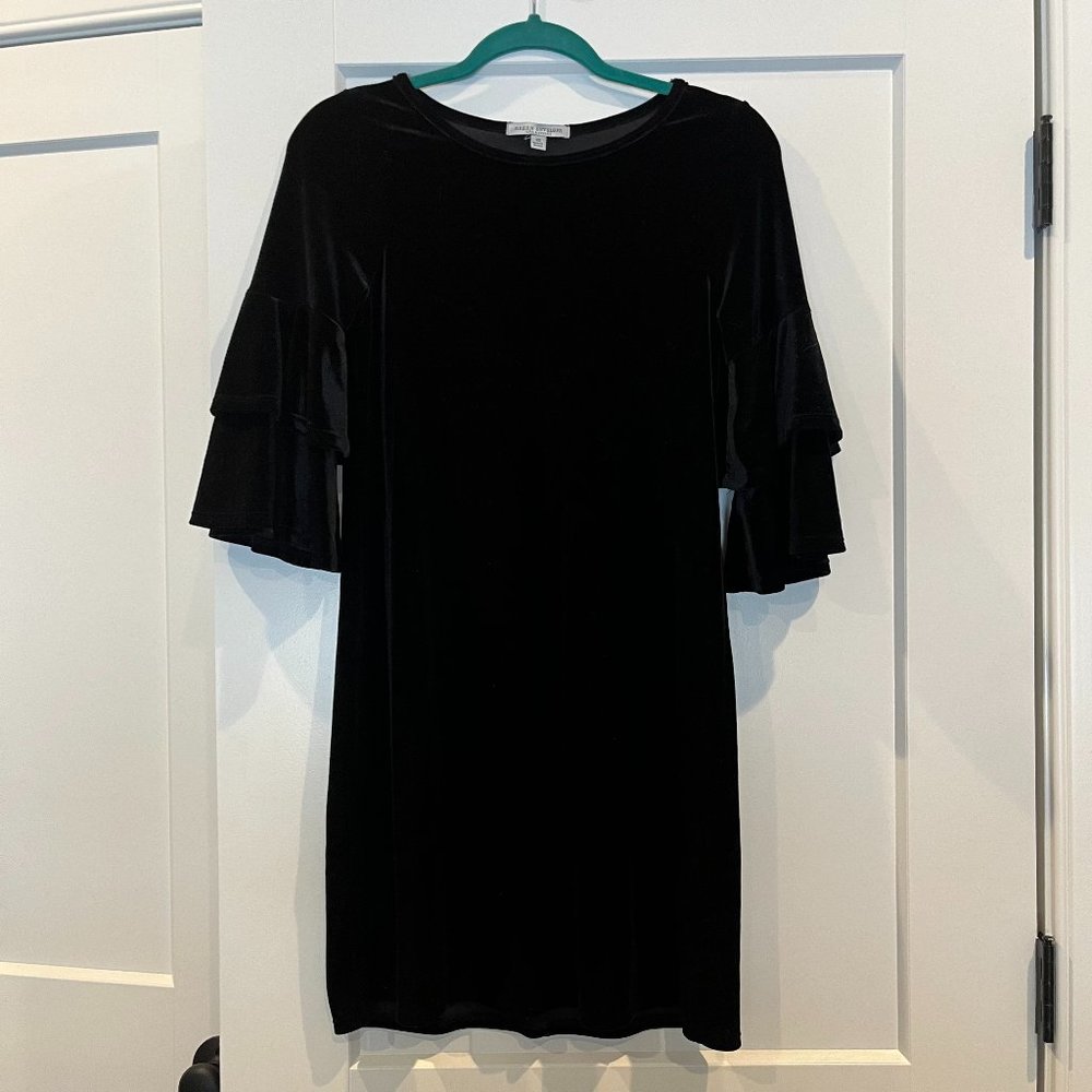 ADORABLE  Green Envelope Bell Sleeve Black Velour Dress xs